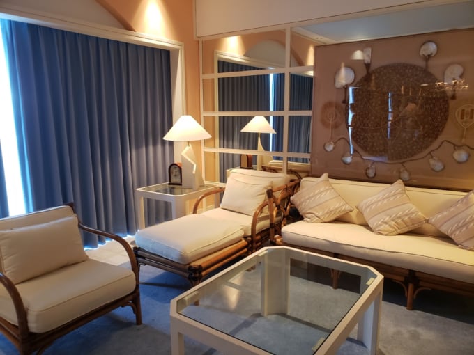 スイートルームの客室内観