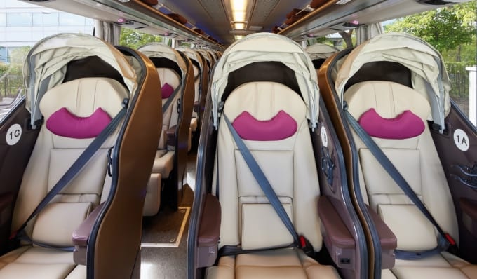 WILLER EXPRESSの車内（3列シート　シェル型シート＋カノピー）