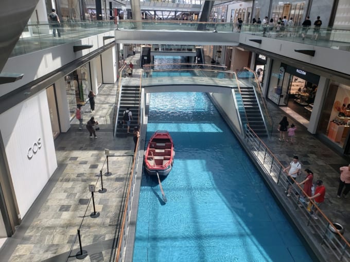 マリーナベイ・サンズの川