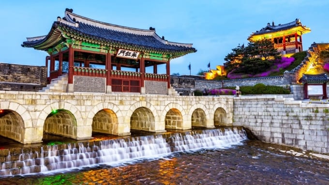 水原華城（スウォンファソン）