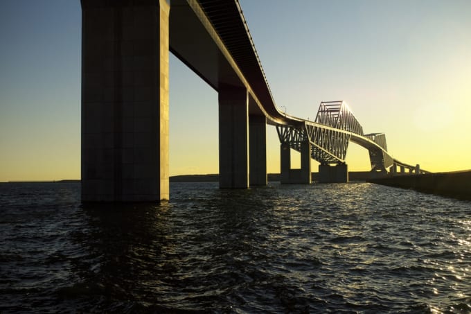 中央防波堤外側埋立地から見る東京ゲートブリッジの朝焼け