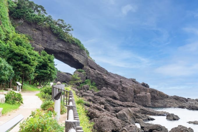 越前海岸の呼鳥門