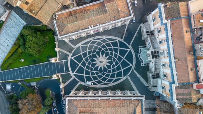 カンピドリオの丘「カピトリーニの星」（イタリア・ローマ）