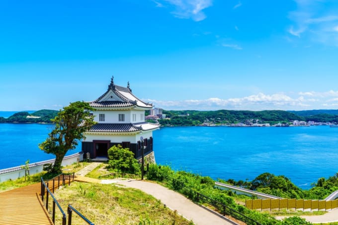 平戸城　見奏櫓と平戸港（長崎県平戸市）