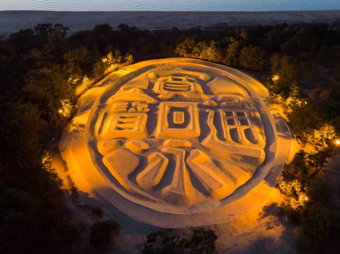 銭形砂絵ライトアップ（香川県観音寺市）