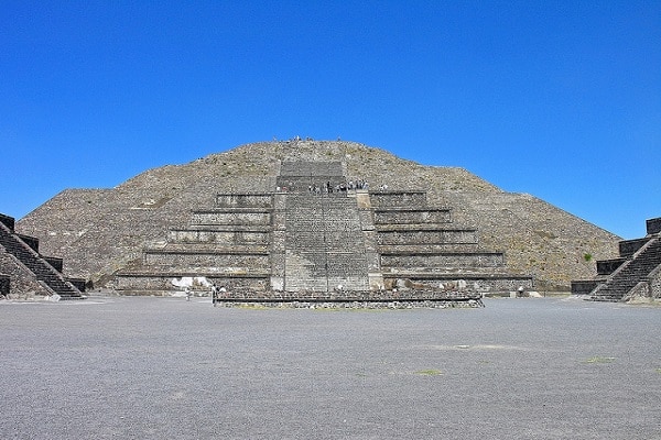 巨大ピラミッドが目の前に！世界遺産「古代都市テオティワカン