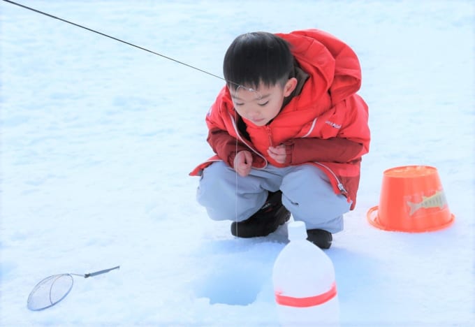 まほら岩手「氷の世界」岩洞湖でワカサギ釣り