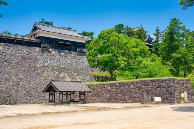 松江城　馬溜跡と太鼓櫓（島根県）