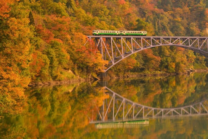 紅葉の美しいJR只見線