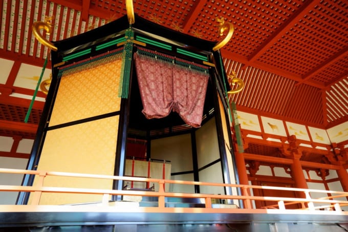 平城宮跡　第一次大極殿「高御座」