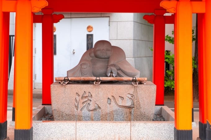 穴八幡宮手水舎