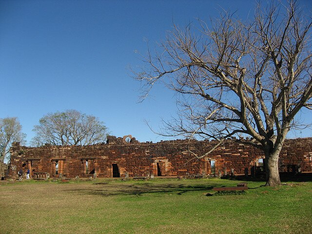 二国に囲まれた世界遺産「グアラニーのイエズス会伝道施設群」 skyticket 観光ガイド