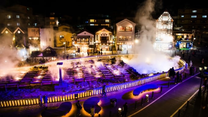 湯畑　ライトアップ