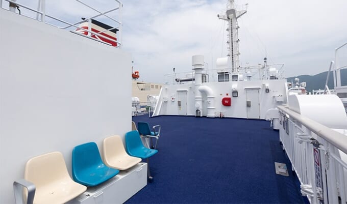 東海汽船の大型客船（さるびあ丸）の展望デッキ