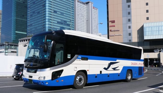 大阪駅周辺を走る高速バス