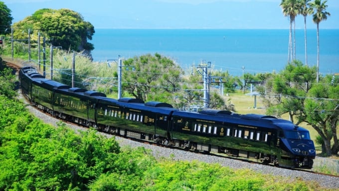 JR九州の観光列車「36ぷらす3」