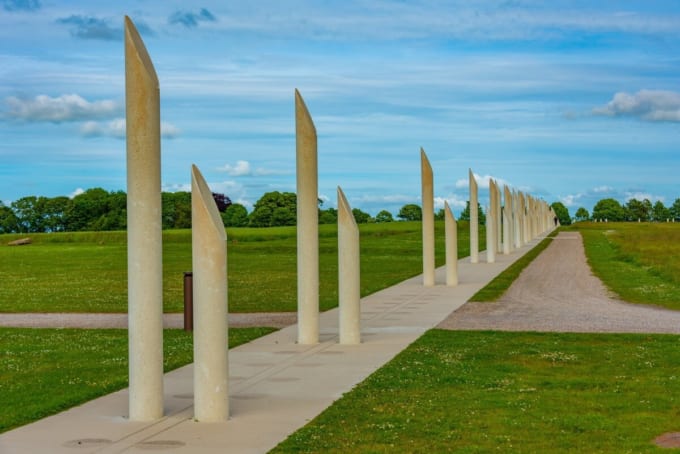 イェリング墳墓群、ルーン文字石碑群と教会（デンマークの世界遺産）