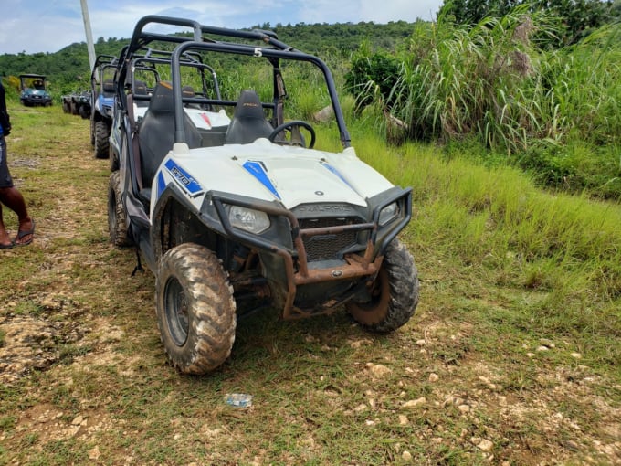 オフロードのバギーでドライブ