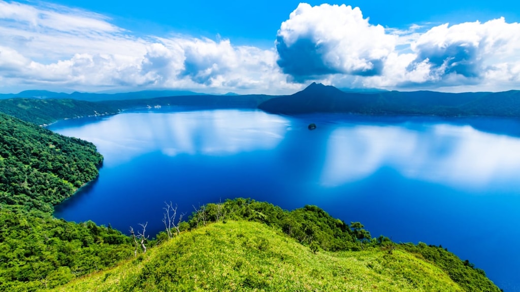 【北海道東】摩周湖の観光情報をご紹介！日本一の摩周ブルーに注目