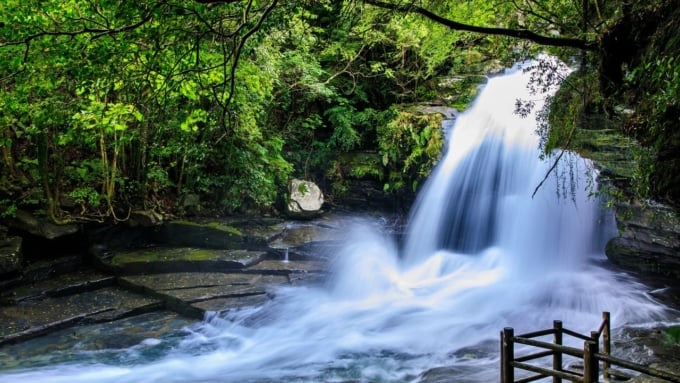 つがね落としの滝