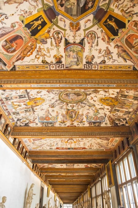 フィレンツェ ウフィツィ美術館の天井画
