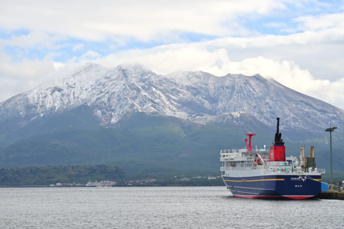 冠雪した桜島（鹿児島）