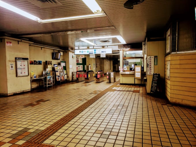 東成田駅改札口