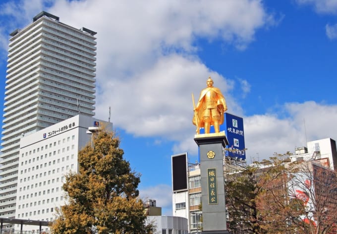 JR岐阜駅北口　黄金の織田信長公像