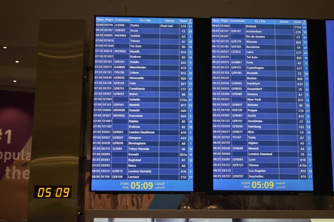 ドバイ国際空港の案内表示