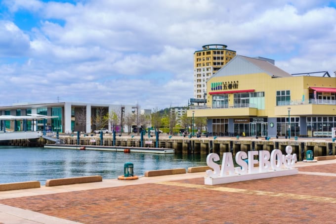 佐世保港　万津・鯨瀬埠頭（長崎県佐世保市）