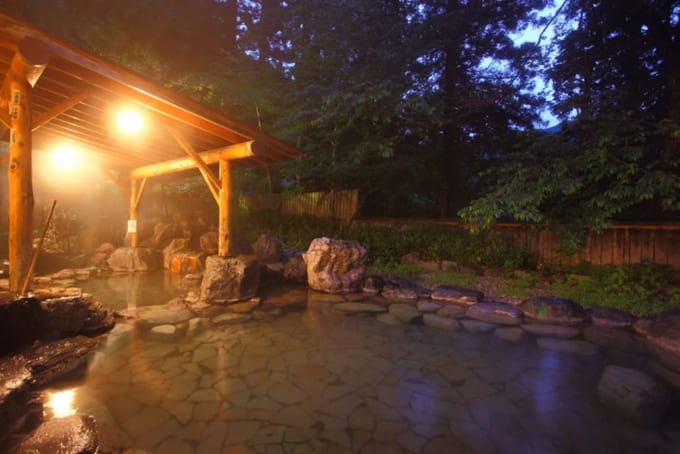 四万温泉 積善館　露天風呂「杜の湯」