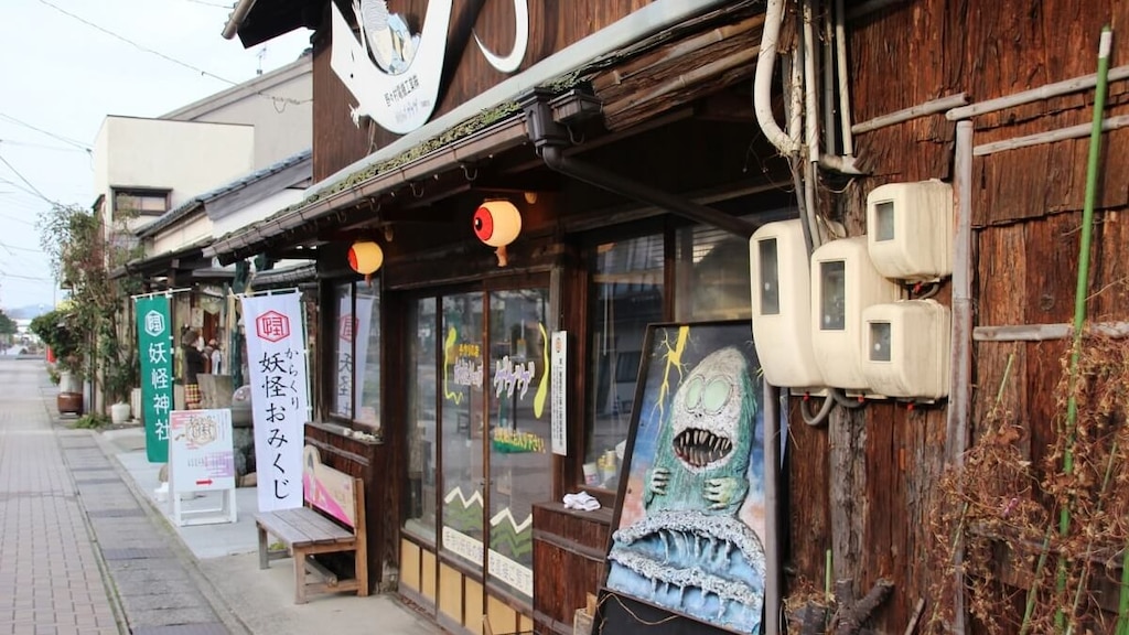 境港の「水木しげるロード」観光で『ゲゲゲの鬼太郎』の妖怪たちに会おう！