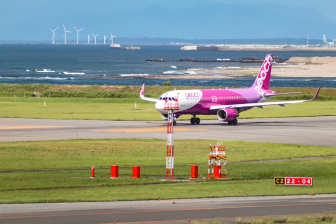 新潟空港展望デッキからのpeach航空