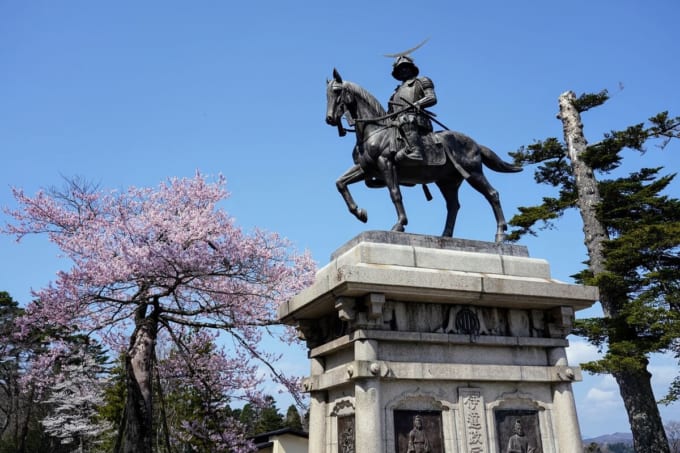 青葉城址の伊達政宗騎馬像（宮城×春）