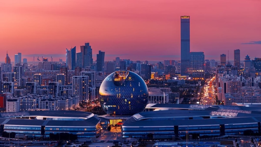 カザフスタンの首都アスタナを観光！近未来都市の必見スポット7選