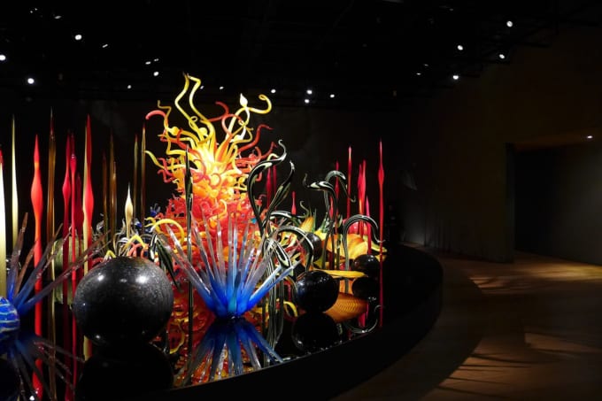 富山市ガラス美術館　デイル・チフーリ