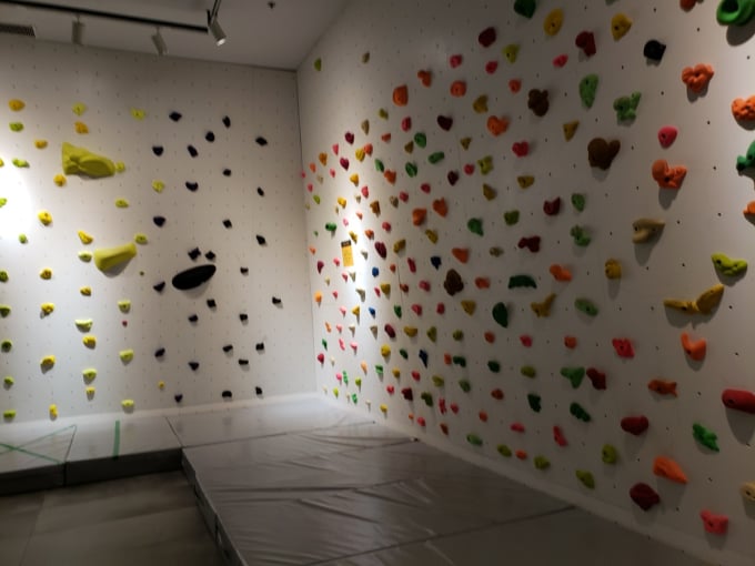 ボルダリング設備もある