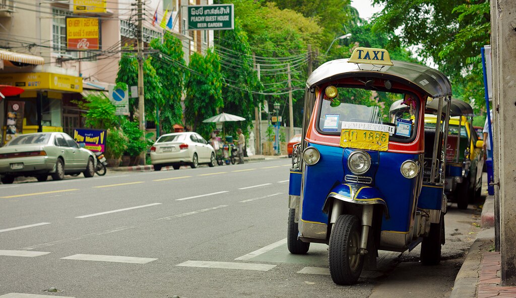 タイ・バンコクの便利な乗り物！トゥクトゥクの乗り方や料金の目安は？