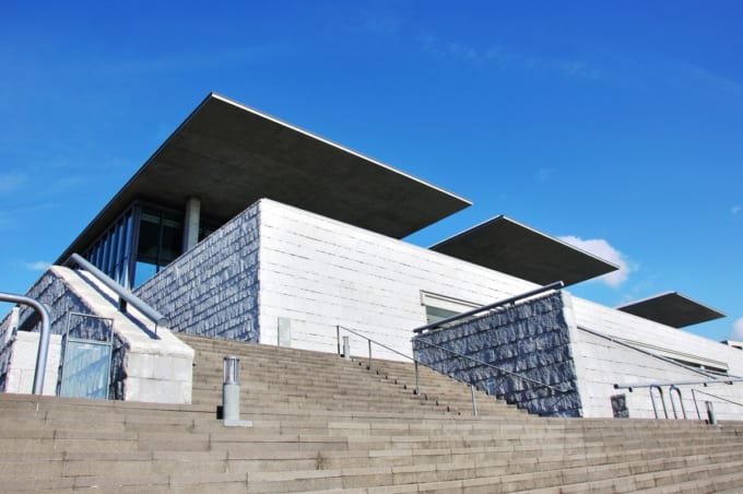 兵庫県立美術館（神戸市）