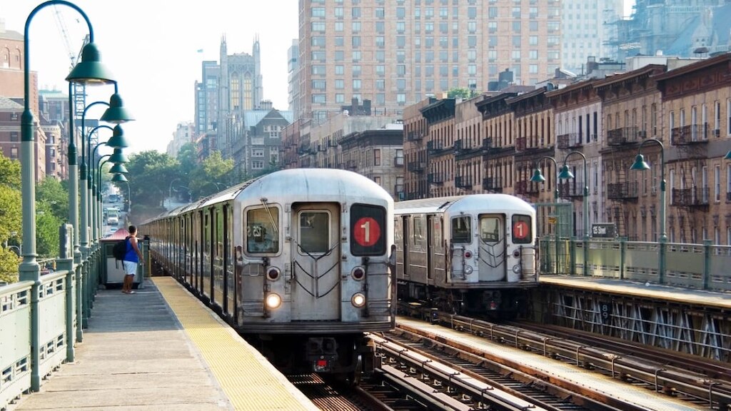 ニューヨーク市地下鉄IND6番街線の沿線情報について