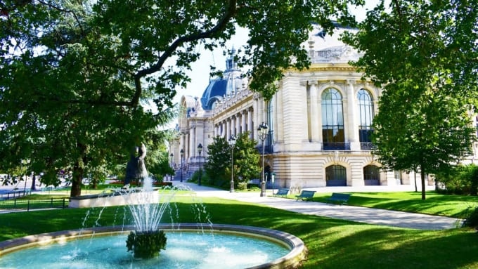 1900年のパリ万博万国博覧会に建てられた美術館「プティ・パレ」の中庭