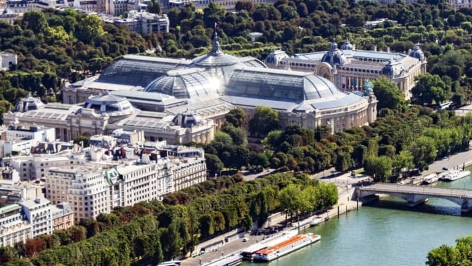 セーヌ川沿いに建つグラン・パレ