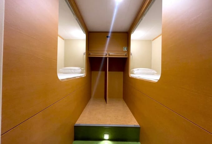 新日本海フェリー「けやき」の客室（ツーリストA）上段