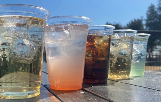 本牧市民プールのべーべキューエリアのドリンク