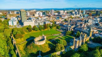 カーディフ城のパノラマビュー（ウェールズ）