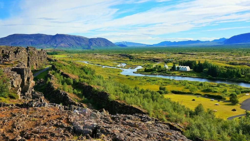 地表に露出した海嶺！アイスランドの世界遺産シンクヴェトリル国立公園