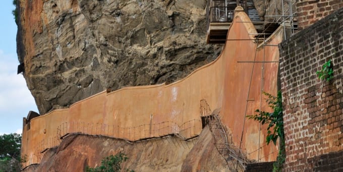 シーギリヤのミラーウォール（スリランカ）