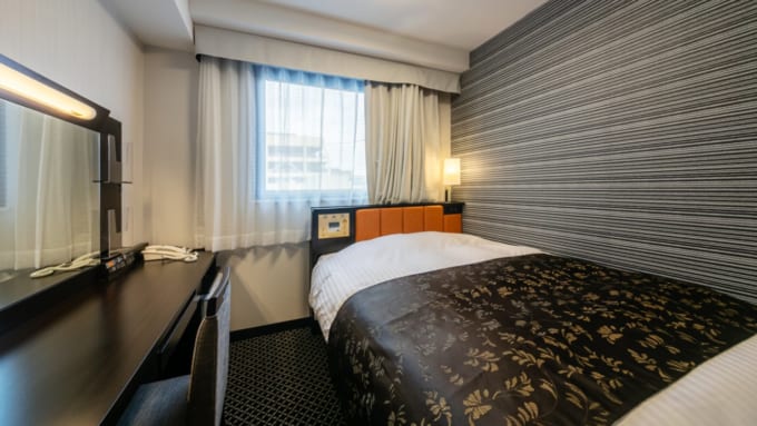 アパホテル〈博多東比恵駅前〉の客室（シングル）
