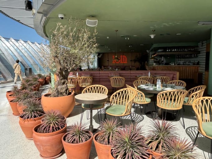 52階「Viewing Deck」展望フロアのカフェ