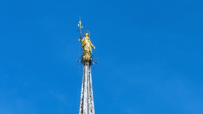 ドゥオーモ　黄金のマリア像